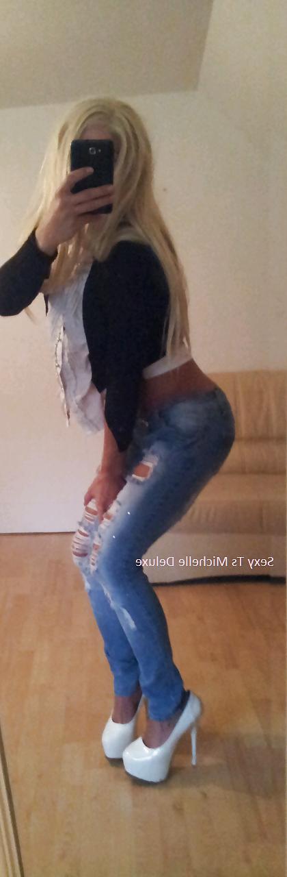 18P Sexy blonde michelle deluxe in jeans nd high heels