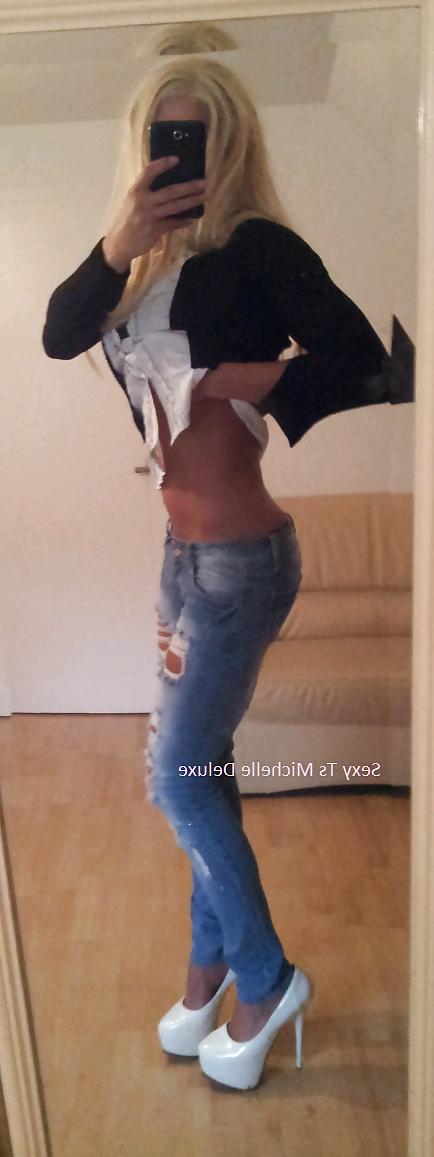 18P Sexy blonde michelle deluxe in jeans nd high heels