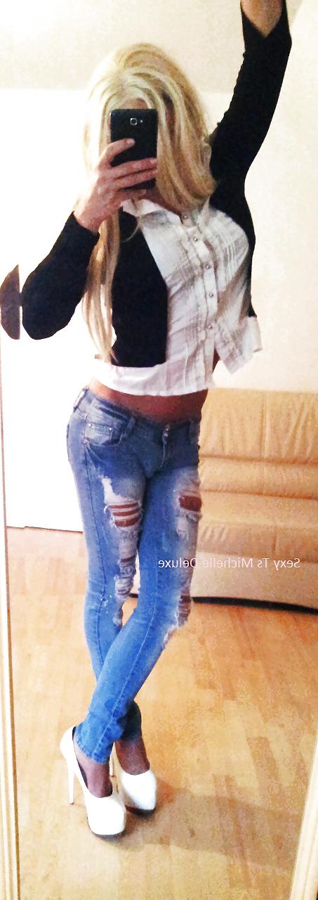 18P Sexy blonde michelle deluxe in jeans nd high heels