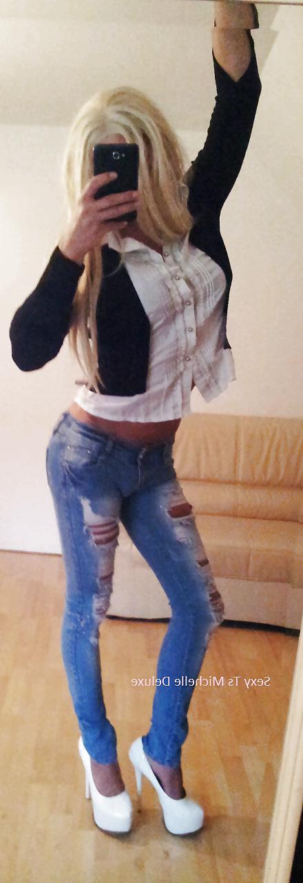 18P Sexy blonde michelle deluxe in jeans nd high heels