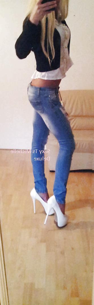 18P Sexy blonde michelle deluxe in jeans nd high heels