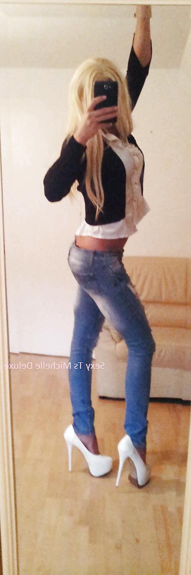 18P Sexy blonde michelle deluxe in jeans nd high heels