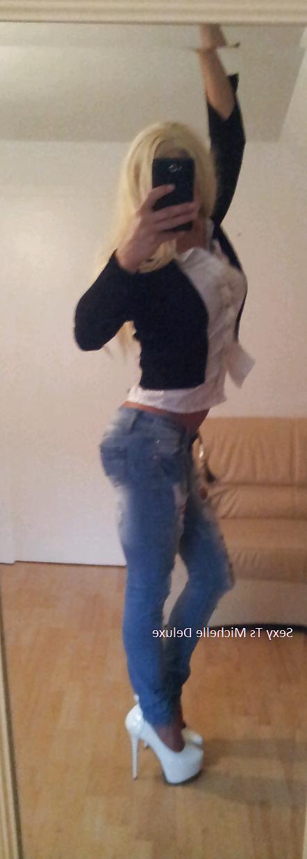 18P Sexy blonde michelle deluxe in jeans nd high heels