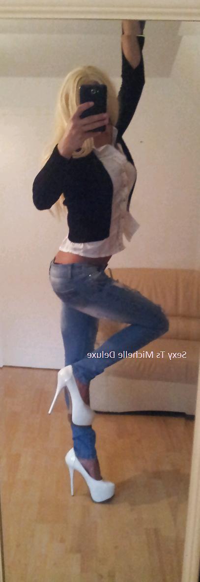 18P Sexy blonde michelle deluxe in jeans nd high heels