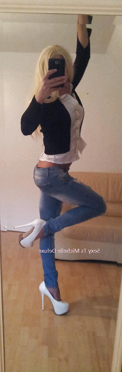 18P Sexy blonde michelle deluxe in jeans nd high heels