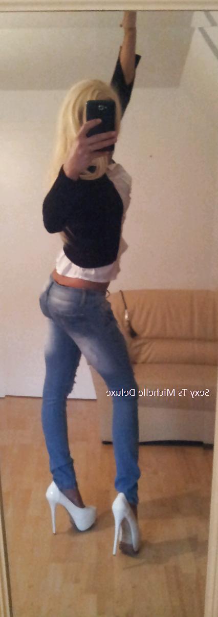 18P Sexy blonde michelle deluxe in jeans nd high heels