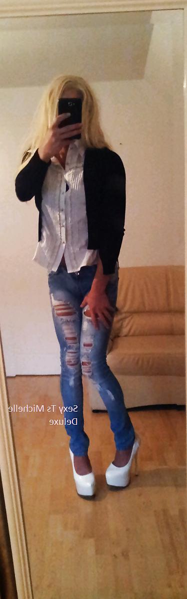18P Sexy blonde michelle deluxe in jeans nd high heels