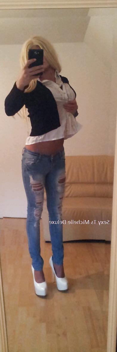 18P Sexy blonde michelle deluxe in jeans nd high heels