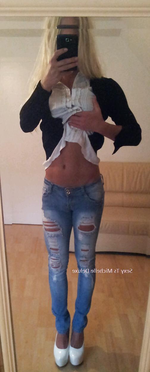 18P Sexy blonde michelle deluxe in jeans nd high heels
