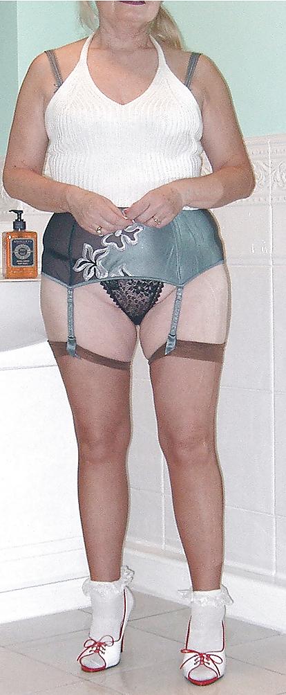 16P Mature curvy slut