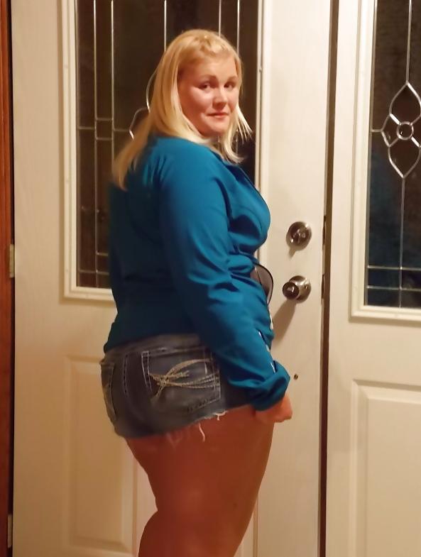 25P PRETTY BLONDE FAT ASS - 1