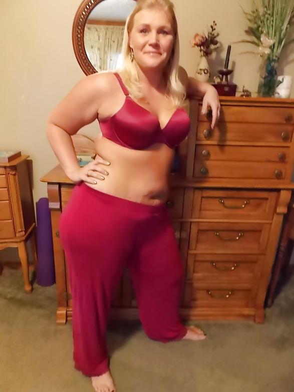 25P PRETTY BLONDE FAT ASS - 1