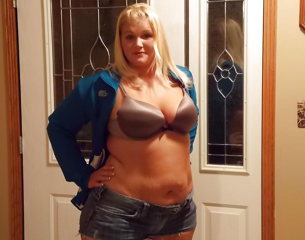 25P PRETTY BLONDE FAT ASS - 1