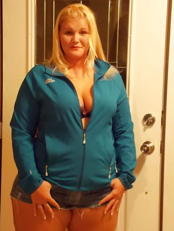 25P PRETTY BLONDE FAT ASS - 1