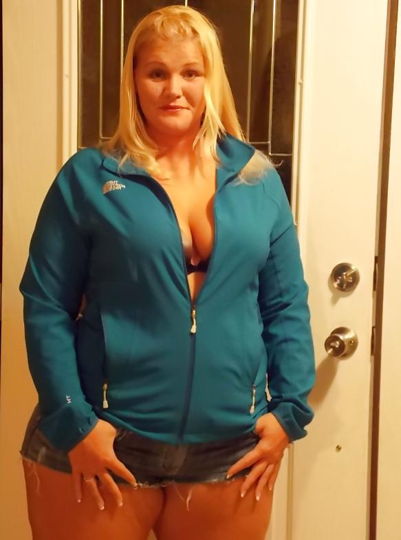 25P PRETTY BLONDE FAT ASS - 1
