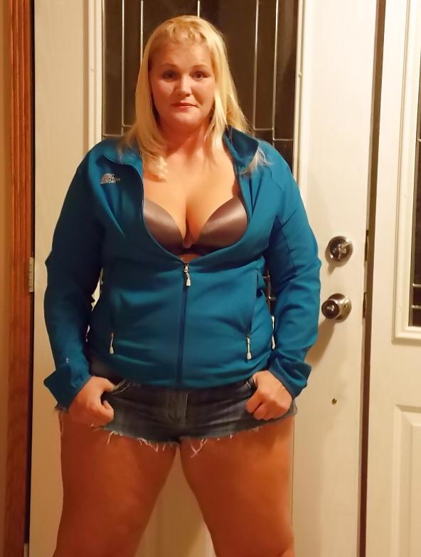 25P PRETTY BLONDE FAT ASS - 1