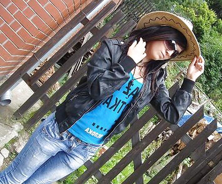 25P Queens in Jeans LLXXXV