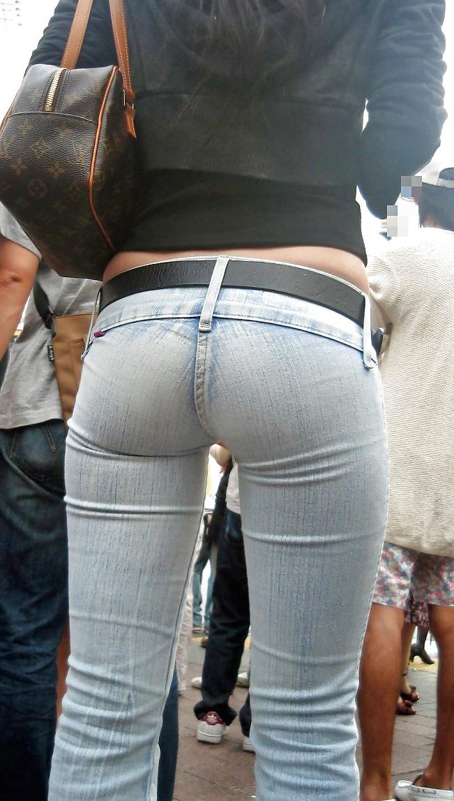 25P Queens in Jeans LLXXXV