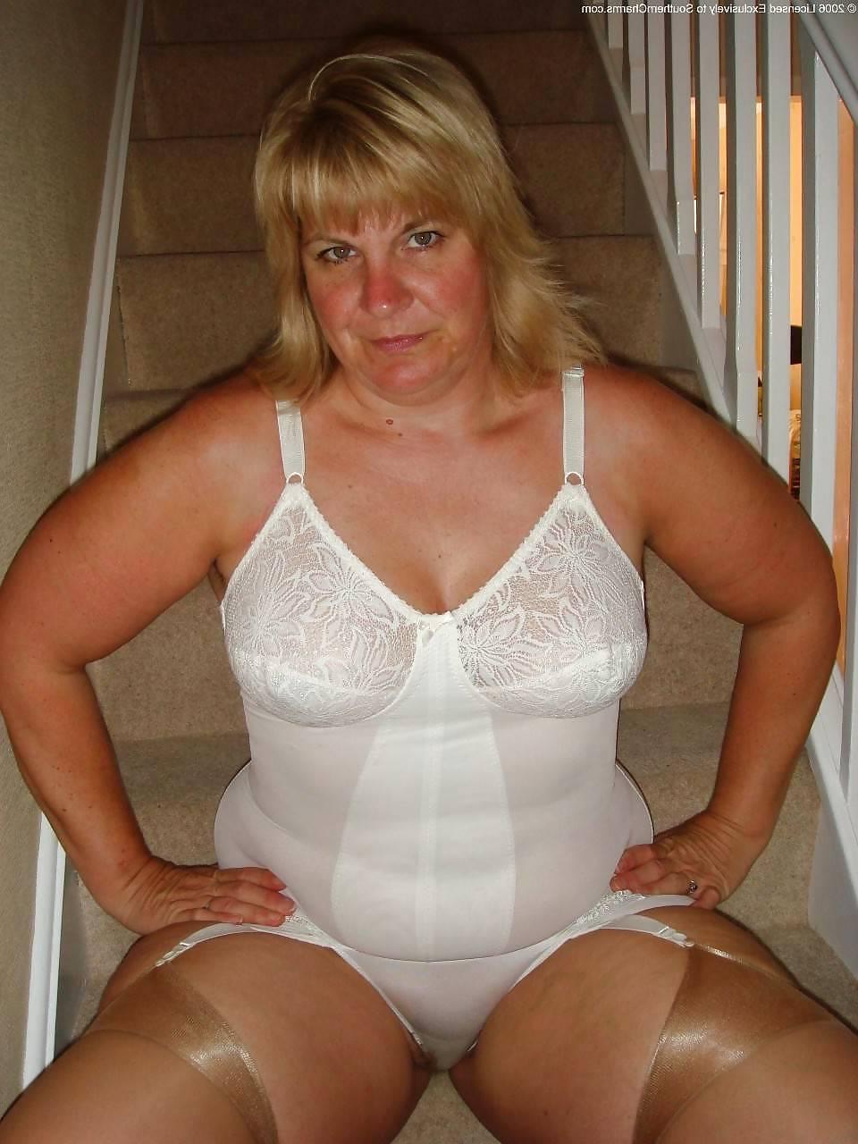 25P Hot curvy mature
