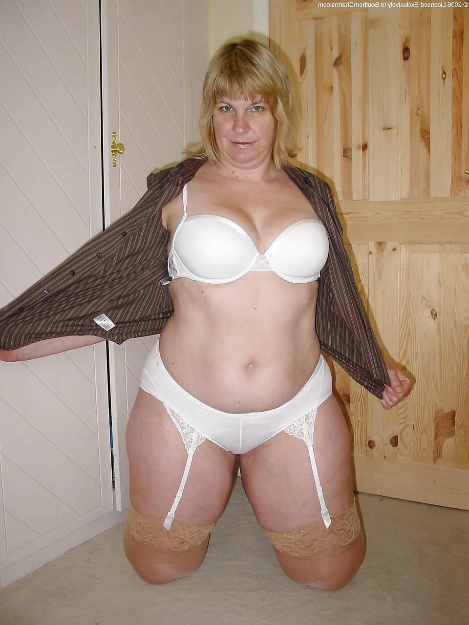 25P Hot curvy mature