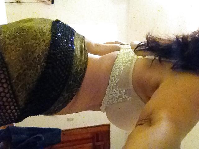 9P MILF sending me some jerking material