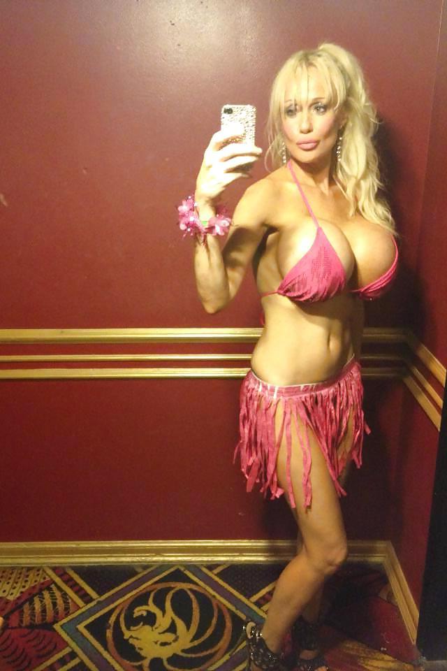 14P Fake plastic bimbo's