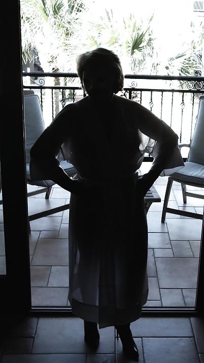 13P Curvy busty mature slut 