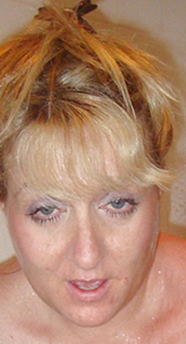 8P Hot shower and a cool Mistress!