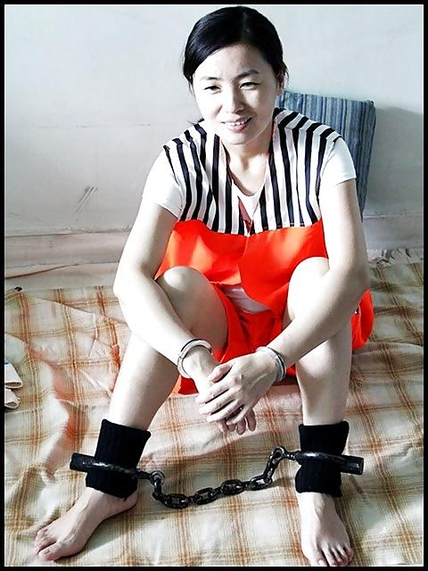 16P Yu Lingxi poses as Chinese a female prisoner