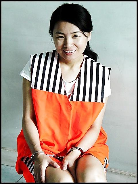 16P Yu Lingxi poses as Chinese a female prisoner