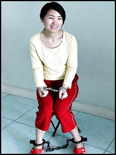 16P Yu Lingxi poses as Chinese a female prisoner