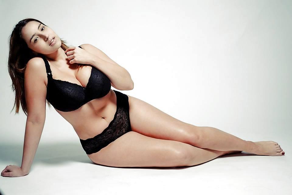 22P Jada Sezer plus size model