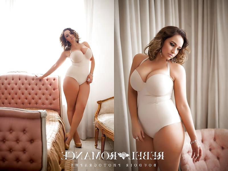 22P Jada Sezer plus size model