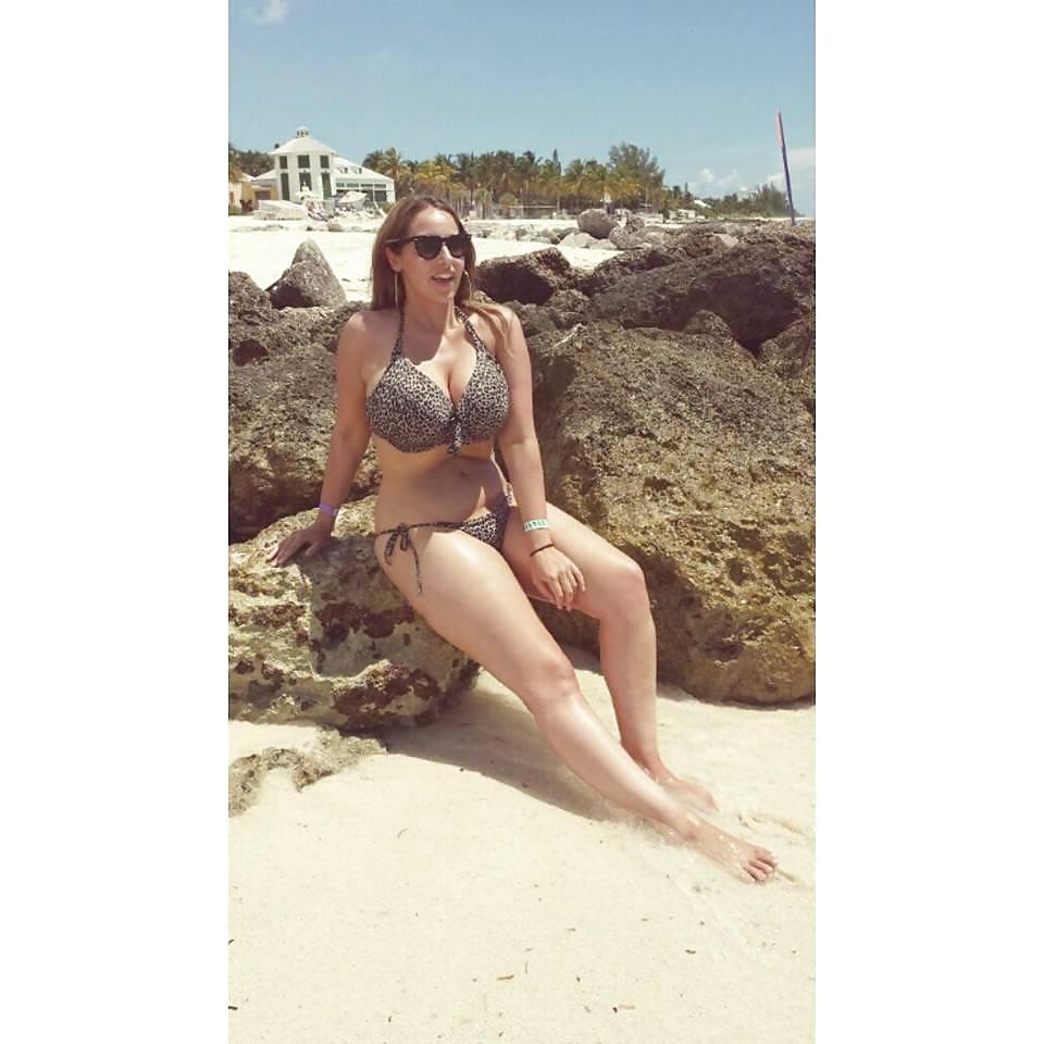 22P Jada Sezer plus size model