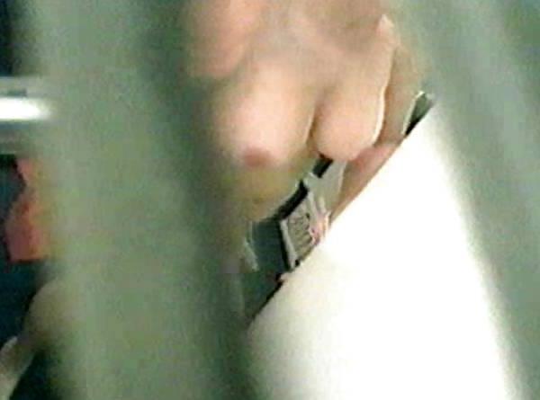 10P MILF caught by hidden cam in the bathroom
