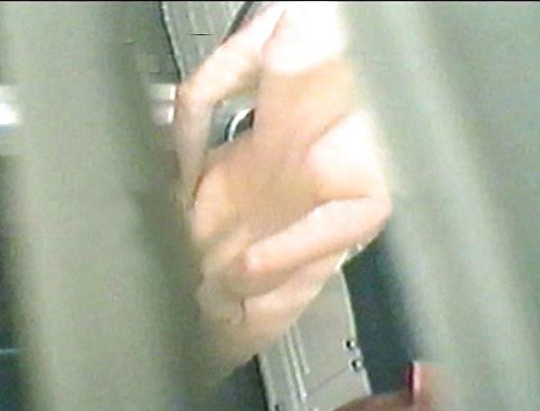 10P MILF caught by hidden cam in the bathroom