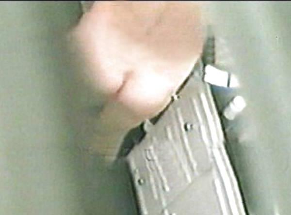 10P MILF caught by hidden cam in the bathroom