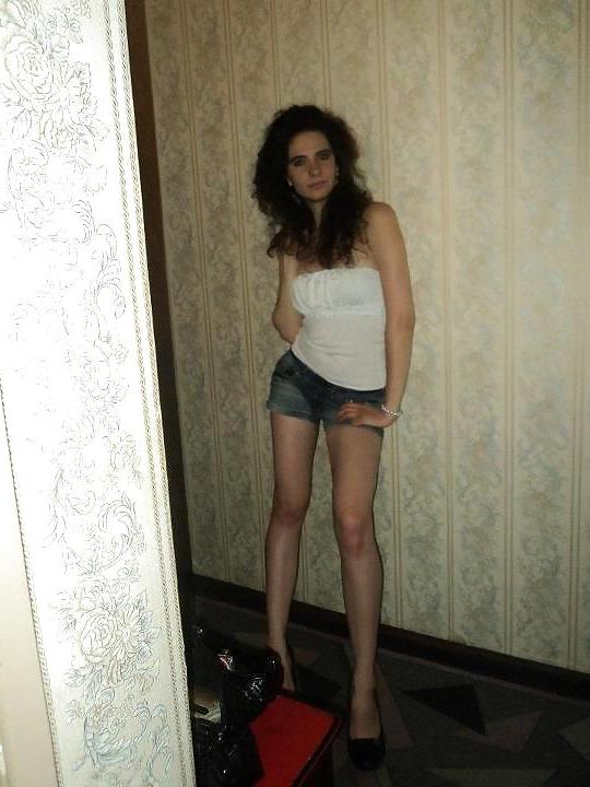 18P Long Legged Curly Slut