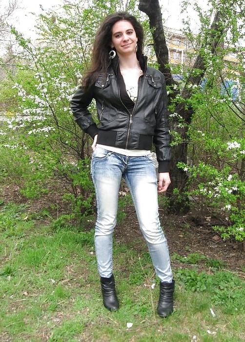 18P Long Legged Curly Slut