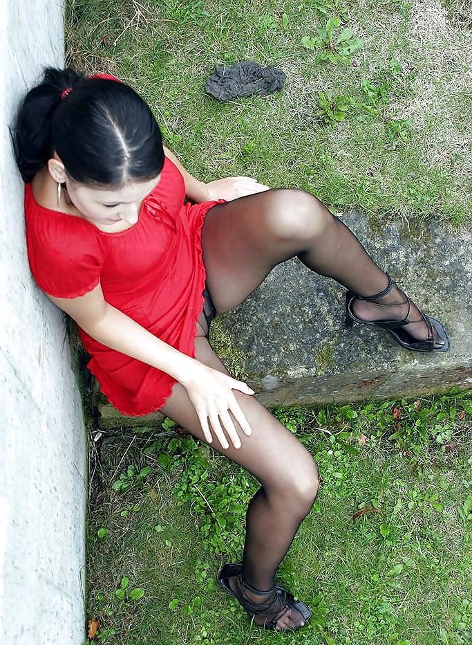10P Hotlegs-miniskirt babe3
