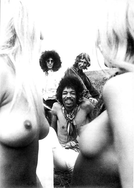 25P Public Nudity 5