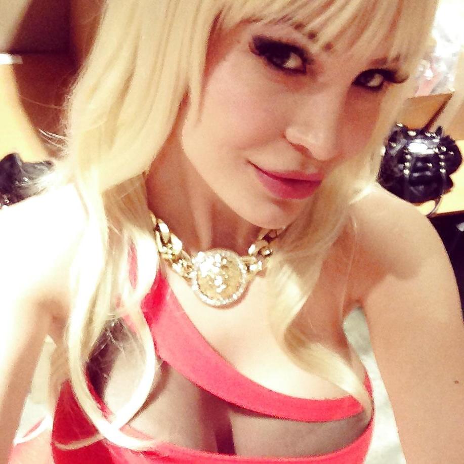 10P Bimbo of the highest quality. 