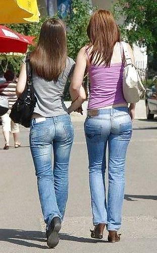 20P Asses in jeans 1 RO7