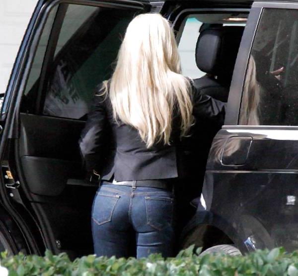 20P Asses in jeans 1 RO7