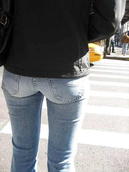 20P Asses in jeans 1 RO7