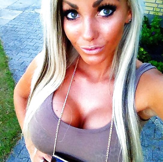 19P Sandy: Fake Tit Bimbo