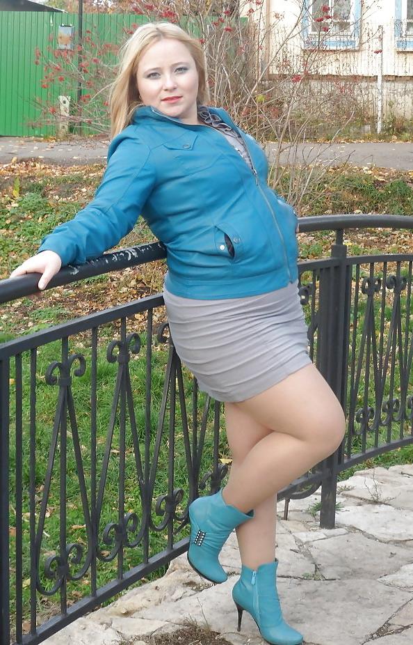 20P Curvy sexy russian babe Elena