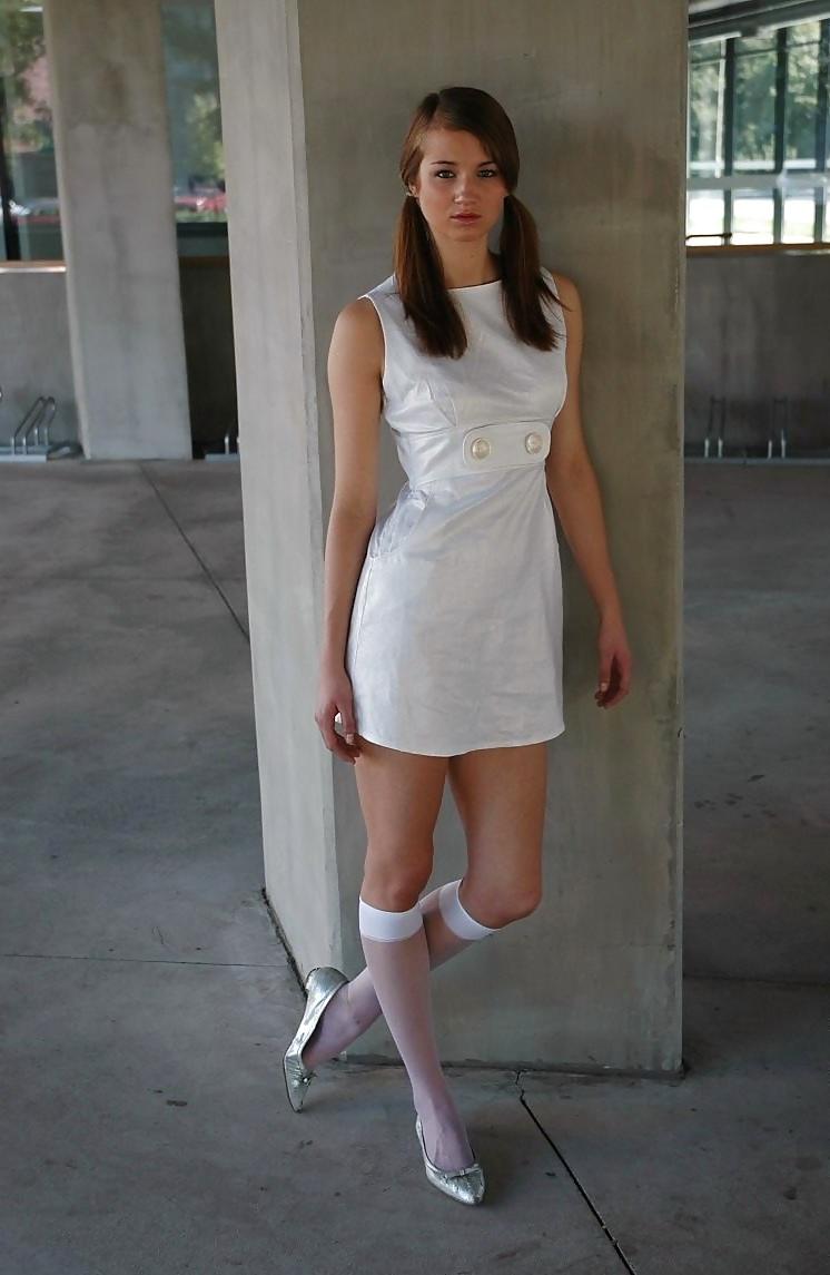 8P Hotlegs-miniskirt babe4