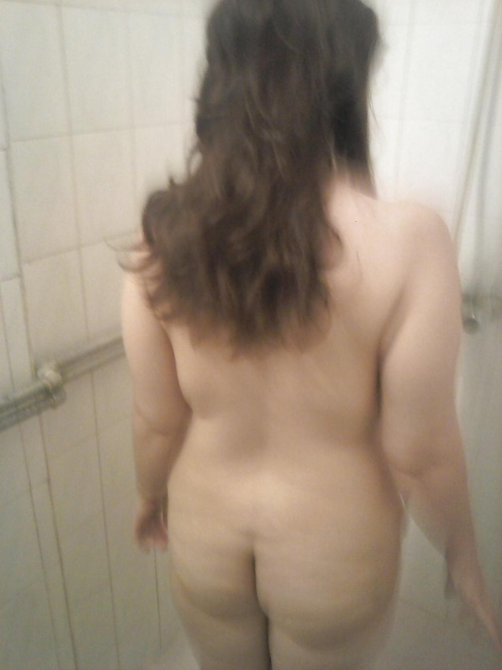 6P Lady in bathroom 