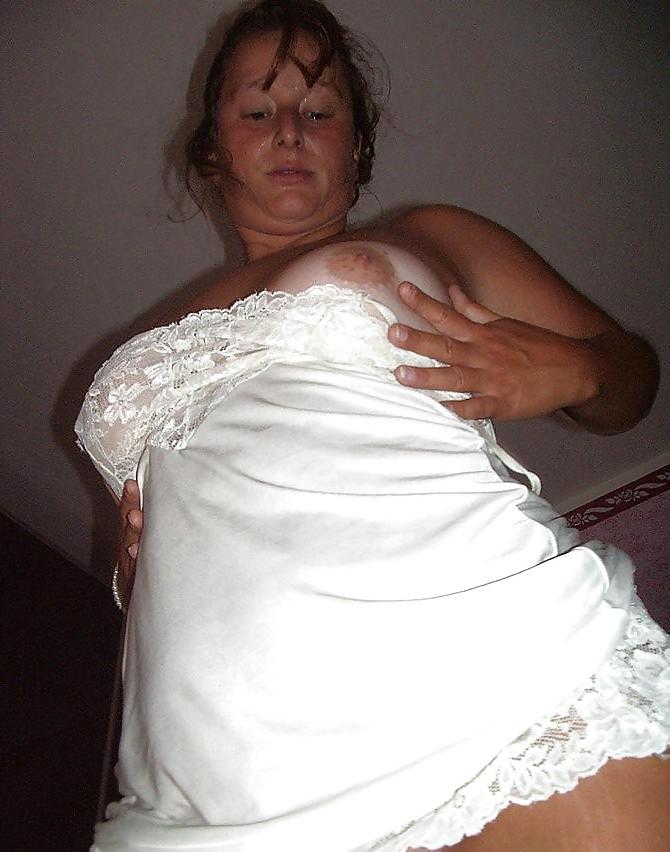 25P Housewife sucking and fucking in the bathroom